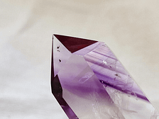 Amethyst-Kristall - Symbol für Spiritualität, Intuition und innere Führung auf dem Weg zur Lebensaufgabe