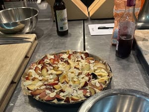 Selbstgebackener Apfelkuchen Apfelkuchen, zubereitet beim Team-Koch-Event