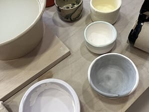 Glasierte Schüsseln Meine getöpferten Schüsseln nach dem Glasieren, noch nicht abgeholt